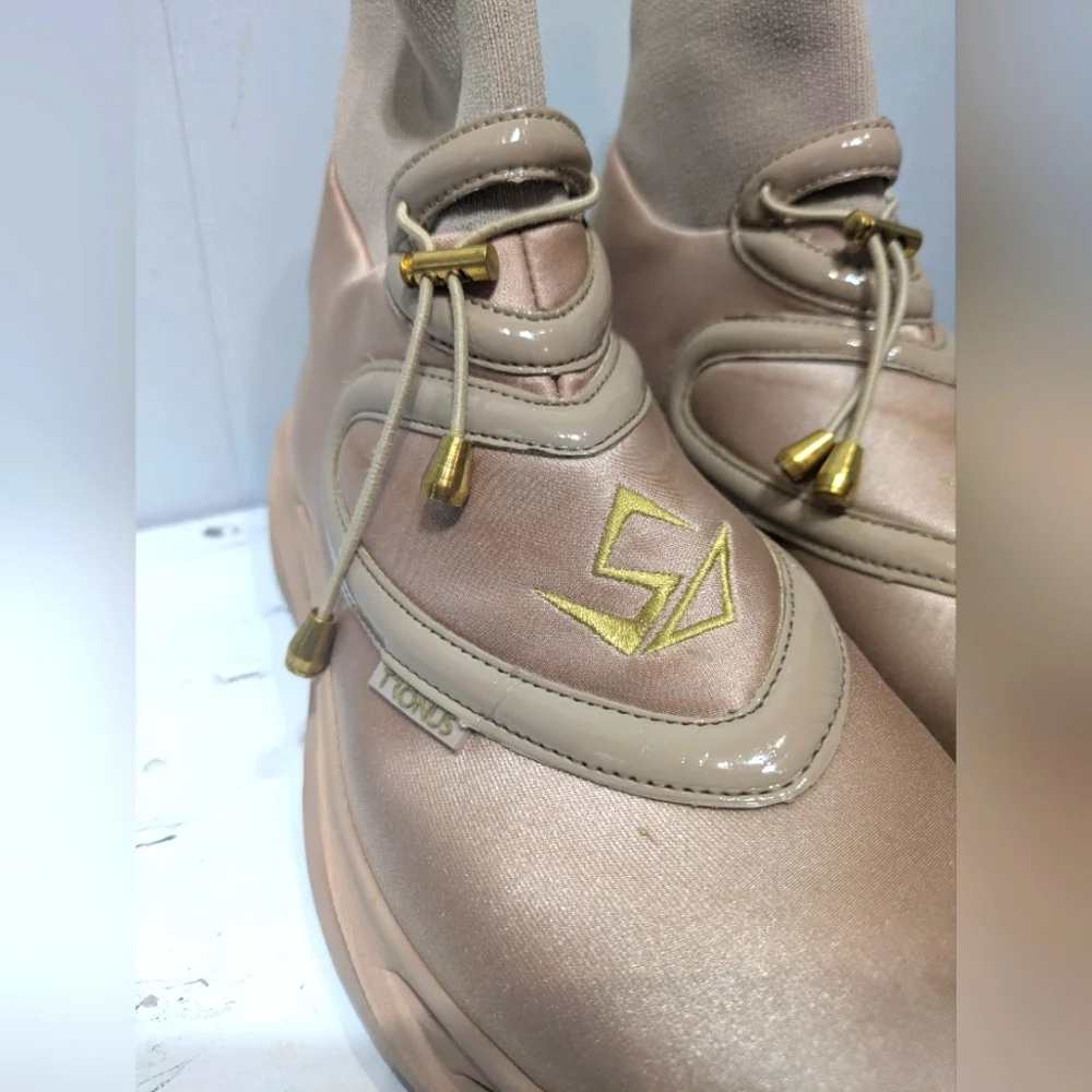 Tronus Athletic Shoes In Sand Size 10 Womens 8.5 Mens Retired‎